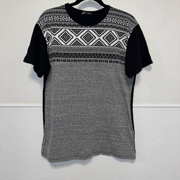 Men's Crank T-shirt Size L Gray and Black Aztec Design - Picture 1 of 7
